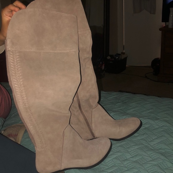 never worn - Picture 2 of 3